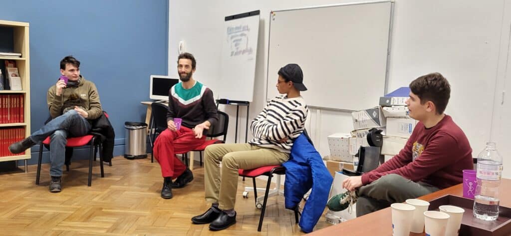 Briefing avant les séances de théâtre 